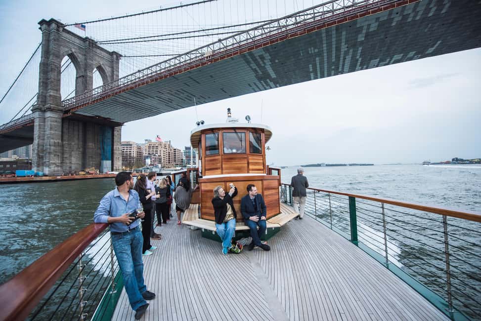 image n.11 of Manhattan: Statue and Skyline Cruise Aboard a Luxury Yacht activity in New York City, uploaded by supplier
