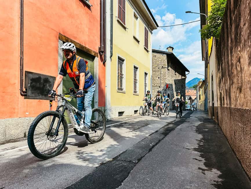 imagem n.3 de Lago Como: passeio de eBike com guia ao vivo, capacete eletrônico e iPad atividade em Lombardia, carregada pelo fornecedor