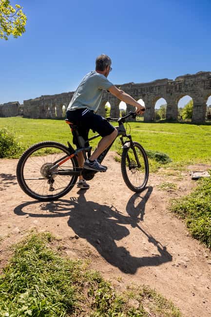Immagine nº 5 di Il miglior tour avventuroso in MTB elettrica sulla Via Appia e gli acquedotti (26 km) attività a Roma, caricata dal fornitore