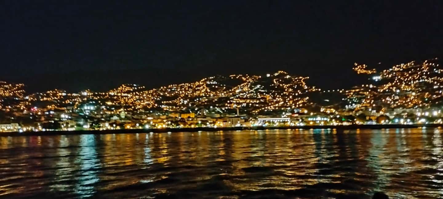 imagem n.7 de Madeira: cruzeiro com jantar ao pôr do sol atividade em Câmara de Lobos, carregada pelo fornecedor