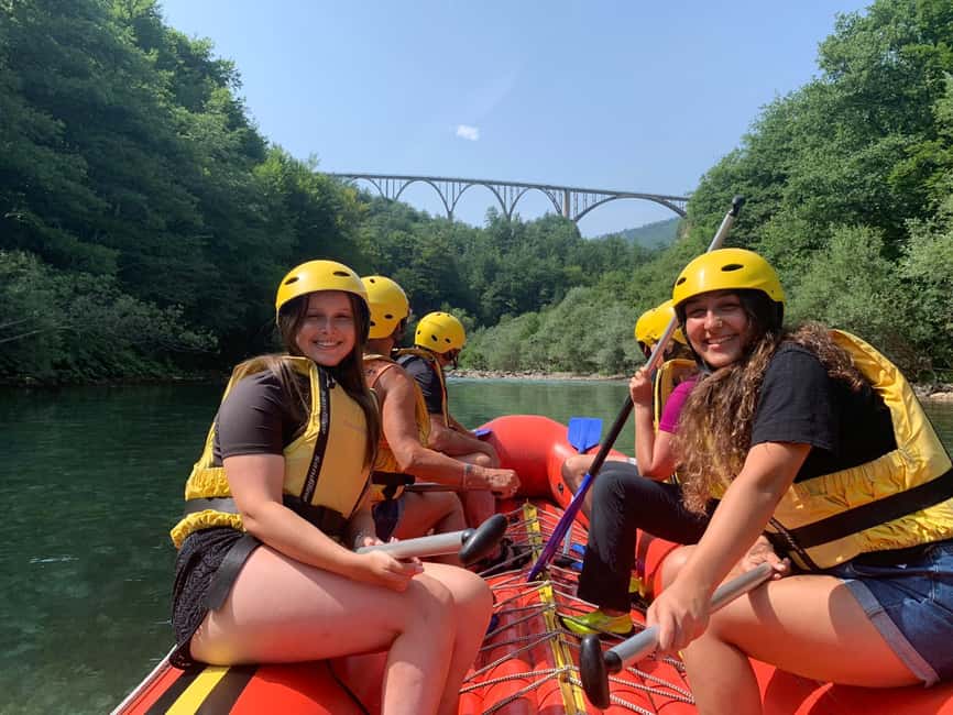 Bild Nr. 3 von TARA-BRÜCKE: Tara River Rafting Trip mit Jeep-Transfer Aktivität in Žabljak, hochgeladen vom Anbieter