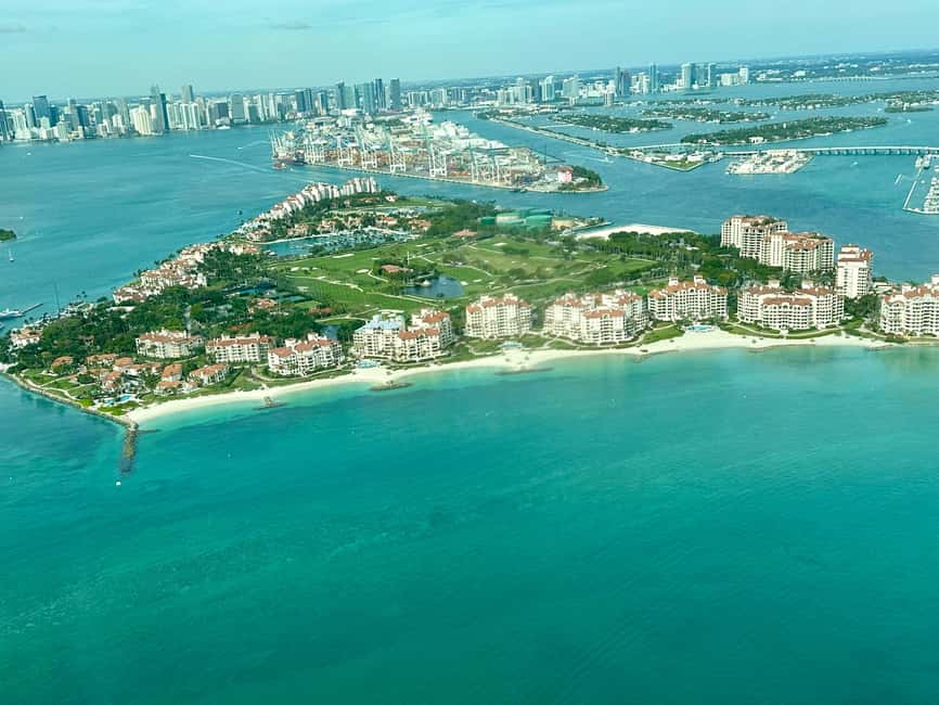 imagen n.º 21 de Miami Beach: Vuelo romántico privado al atardecer con champán actividad en Miami, subida por el proveedor