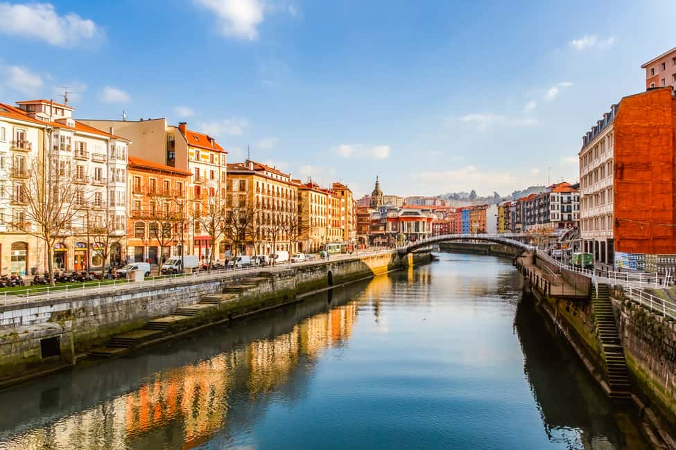 Immagine nº 2 di Bilbao: tour panoramico in barca di 1 o 2 ore attività a Bilbao, caricata dal fornitore