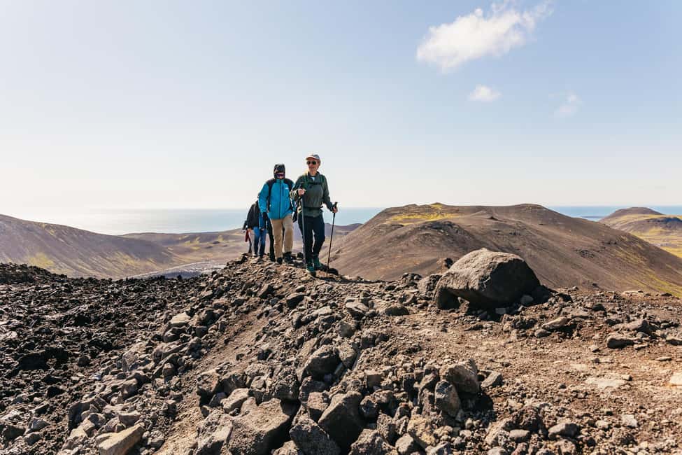 bild nr.3 av Från Reykjavík: Vandring med geolog till vulkanen Fagradalsfjall aktivitet i Reykjanes, uppladdad av arrangören