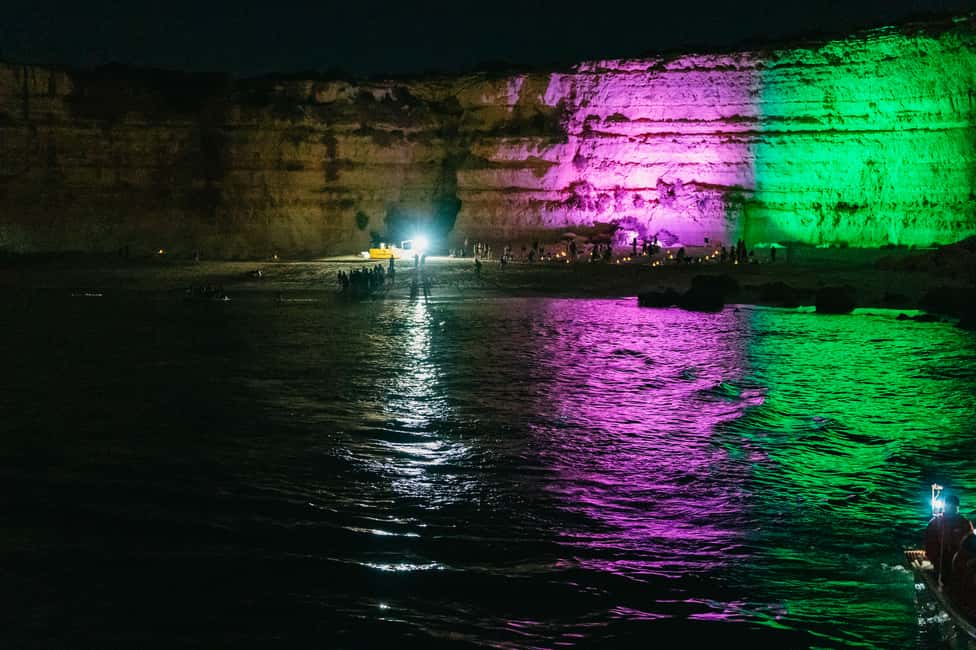 afbeelding n.4 van Vanuit Albufeira: Sunset Cruise en Strand BBQ met Open Bar activiteit in Olhos de Água, geüpload door aanbieder