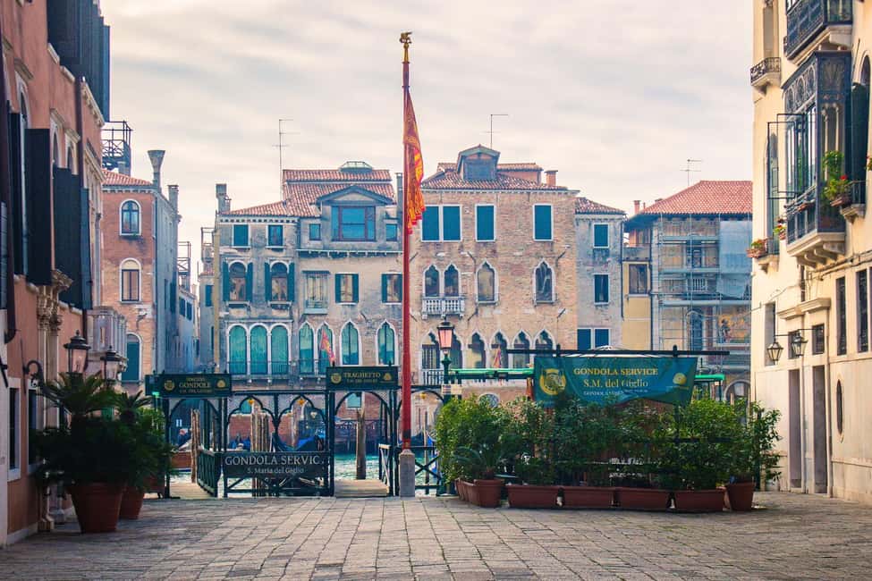 image n.7 of Venice: Romantic Gondola tour and Dinner for two activity in Venice, uploaded by supplier