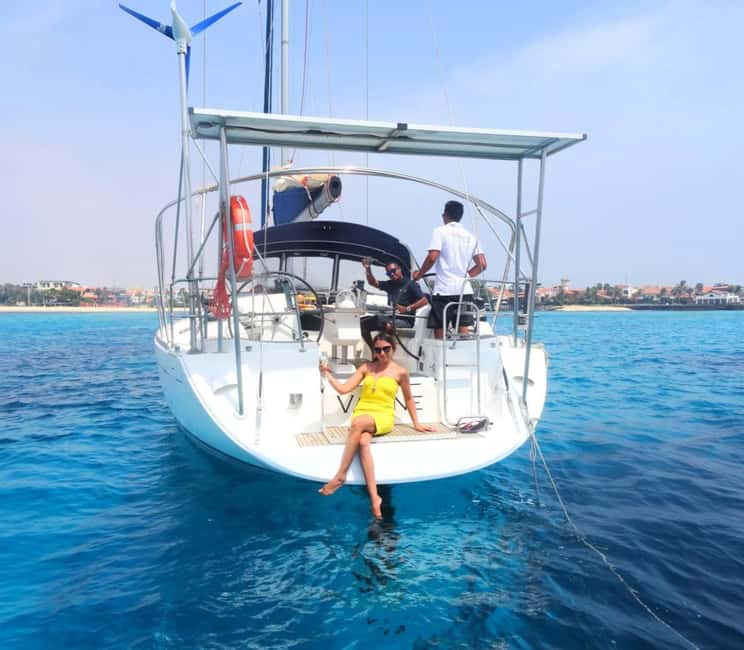 imagem n.3 de Aluguel de barco inesquecível de meio dia - Ilha do Sal, Cabo Verde atividade em Santa Maria, Cabo Verde, carregada pelo fornecedor