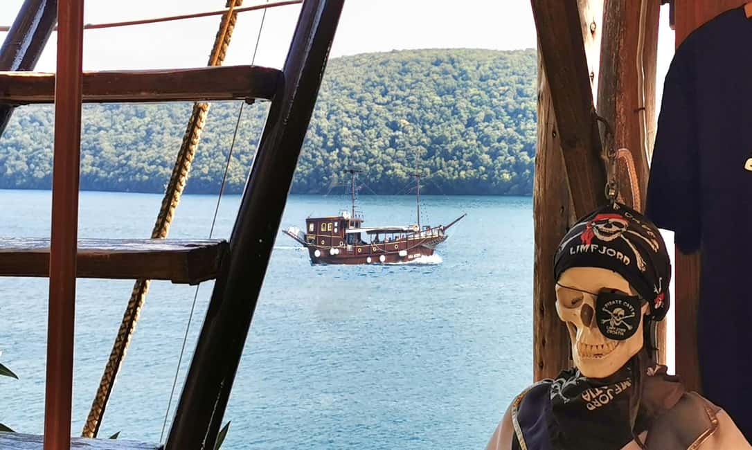 imagen n.º 2 de Vrsar: tour en barco por el fiordo de Lim con baño cerca de la Cueva de los Piratas actividad en Istria County, subida por el proveedor