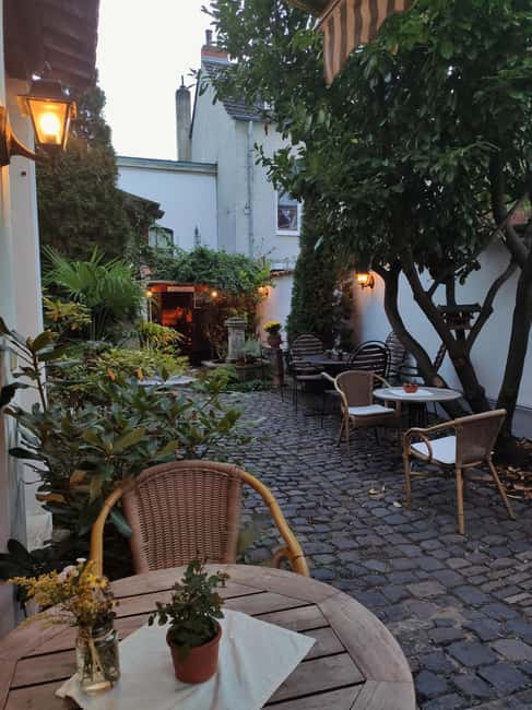 imagem n.8 de Colônia-Nippes: Festa do vinho no verão em um jardim de estilo francês atividade em Colônia, Alemanha, carregada pelo fornecedor