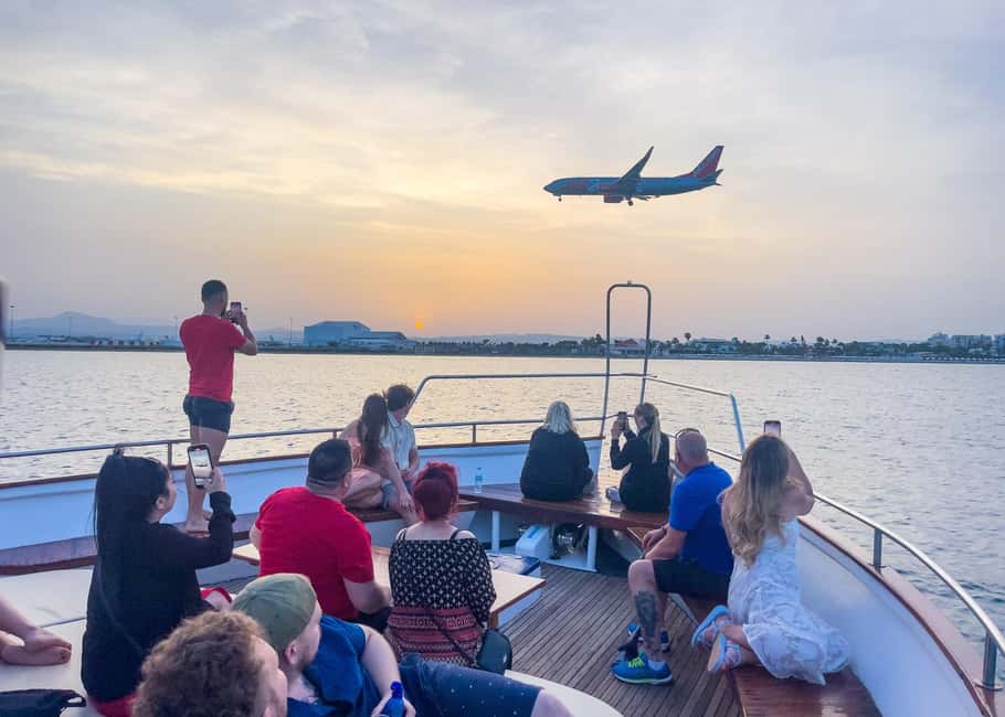 Image N°2 de Larnaca : Croisière au coucher du soleil avec un verre de vin activité à Larnaca, publiée par le prestataire