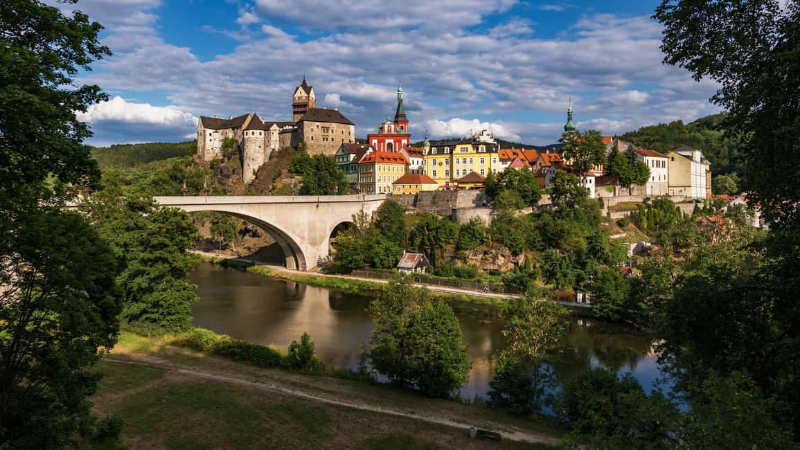 Karlovy Vary içindeki Prag'dan ünlü kaplıca kenti Karlovy Vary ve Loket Kalesi etkinliğinin tedarikçi tarafından yüklenen 4 no'lu görseli