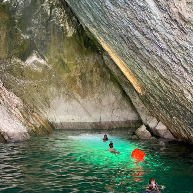 imagem n.13 de Sesimbra: Praias e Grutas Secretas atividade em Distrito de Lisboa, carregada pelo fornecedor