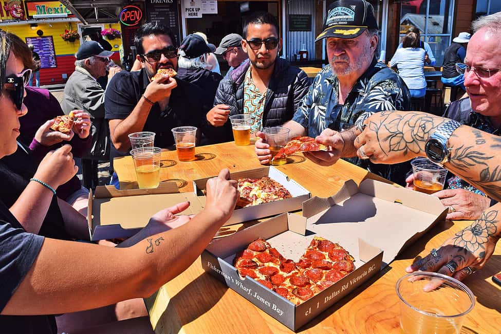imagem n.14 de Pickle Pub Crawl: passeios de balsa e aperitivos atividade em Victoria, Colúmbia Britânica, carregada pelo fornecedor