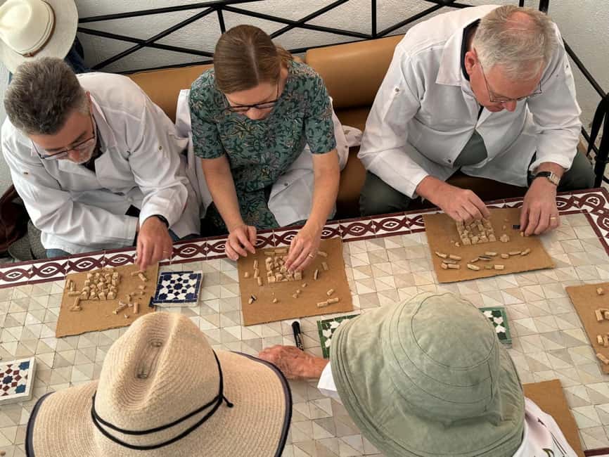 Image N°1 de Artisan d'un jour : Atelier de poterie et de zellige à Fès activité à Fès, publiée par le prestataire