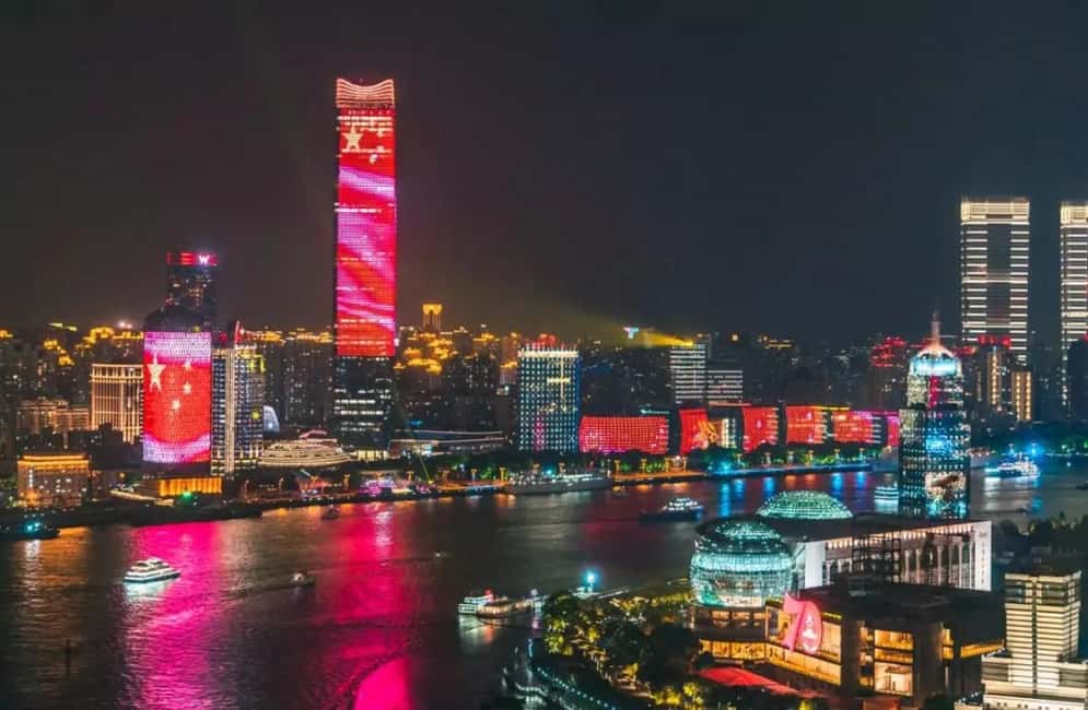 Image N°6 de Croisière nocturne sur le fleuve Shanghai : siège VIP et dîner authentique activité à Shanghaï, publiée par le prestataire