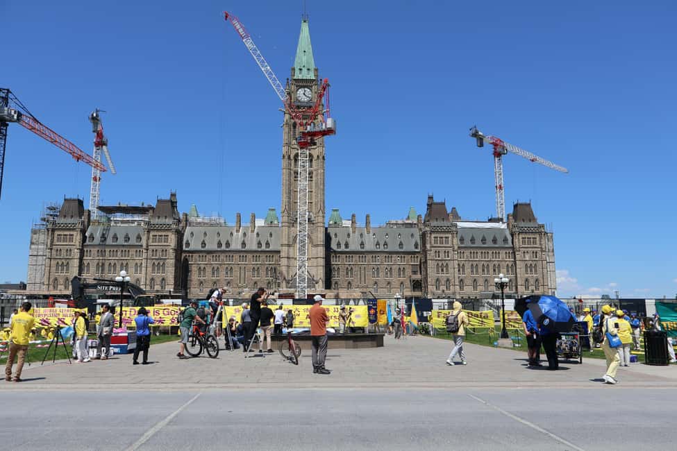 imagem n.2 de Ottawa: tour guiado particular na cidade a partir de Montreal atividade em Gatineau, carregada pelo fornecedor