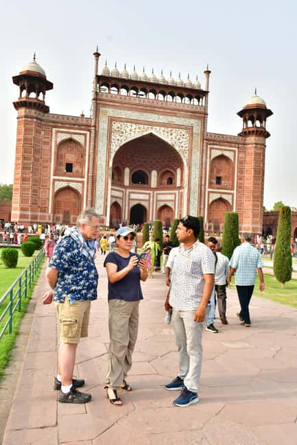imagen n.º 12 de Taj Mahal, Fuerte de Agra y Baby Taj: excursión de un día desde Delhi en coche actividad en Agra, subida por el proveedor
