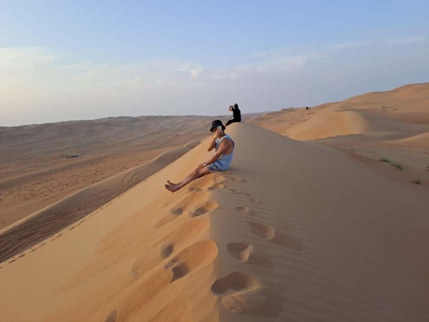 Immagine nº 7 di Da Muscat: Tour guidato di una notte nel campo del deserto attività a Regione al-Sharqiyya, caricata dal fornitore