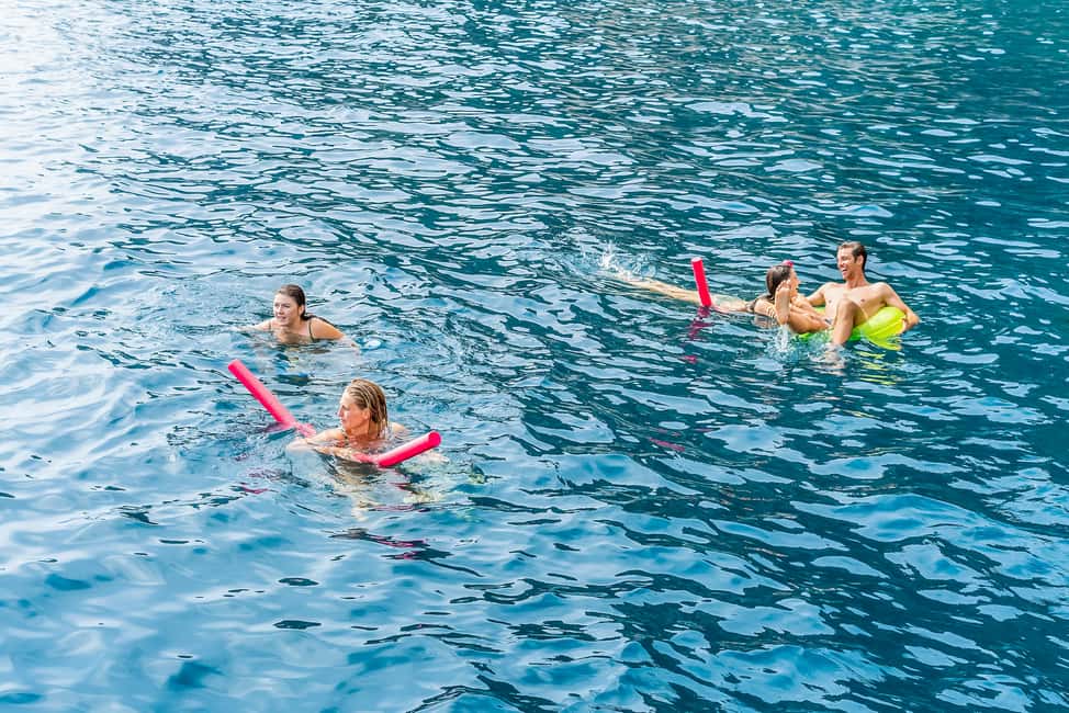 imagem n.3 de Sorrento: Passeio de barco exclusivo em Capri e Gruta Azul opcional atividade em Anacapri, carregada pelo fornecedor