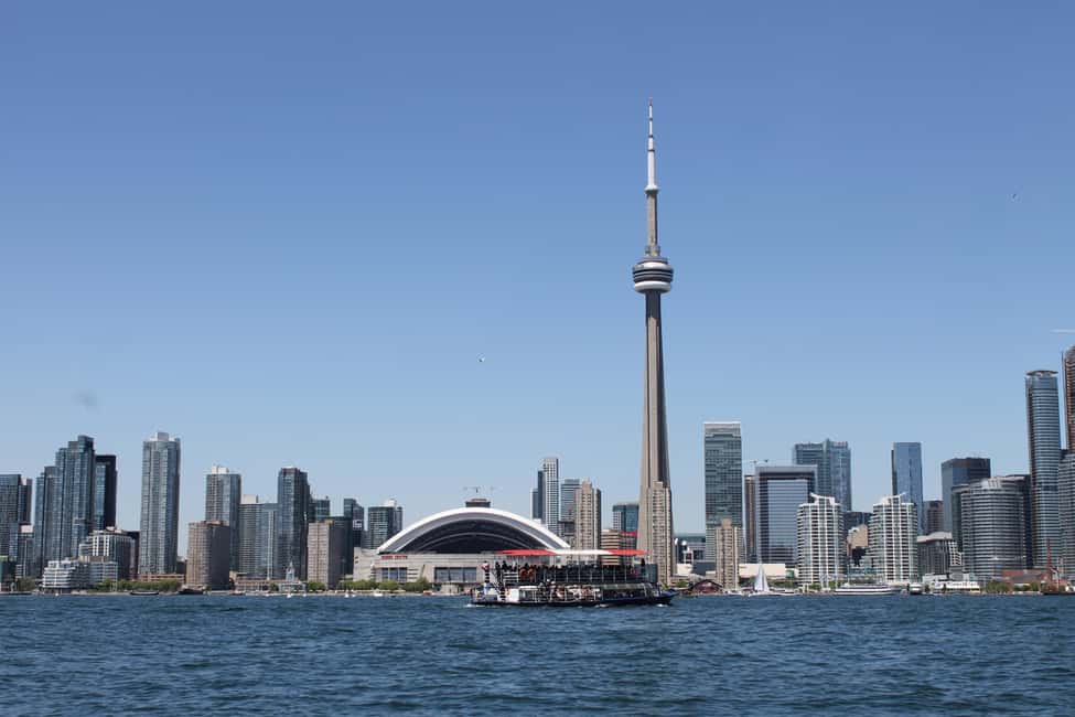 imagen n.º 8 de Toronto: Tour en autobús turístico con paradas libres y crucero por el puerto actividad en Toronto, subida por el proveedor