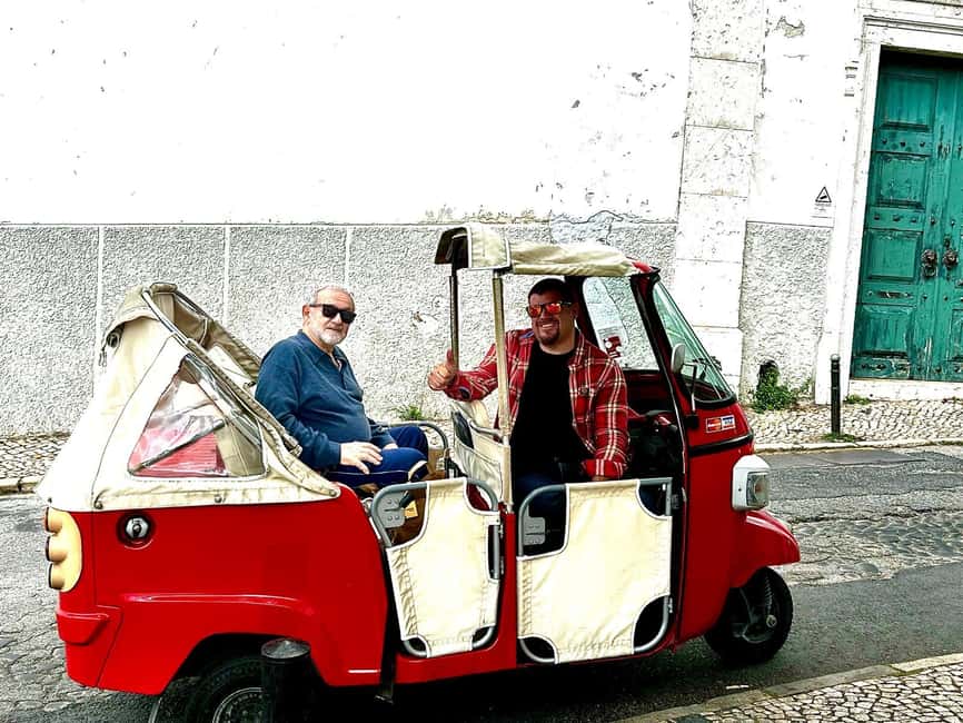 imagem n.8 de LISBOA: Passeios incríveis de Tuktuk com um guia local português atividade em Nazaré, Portugal, carregada pelo fornecedor