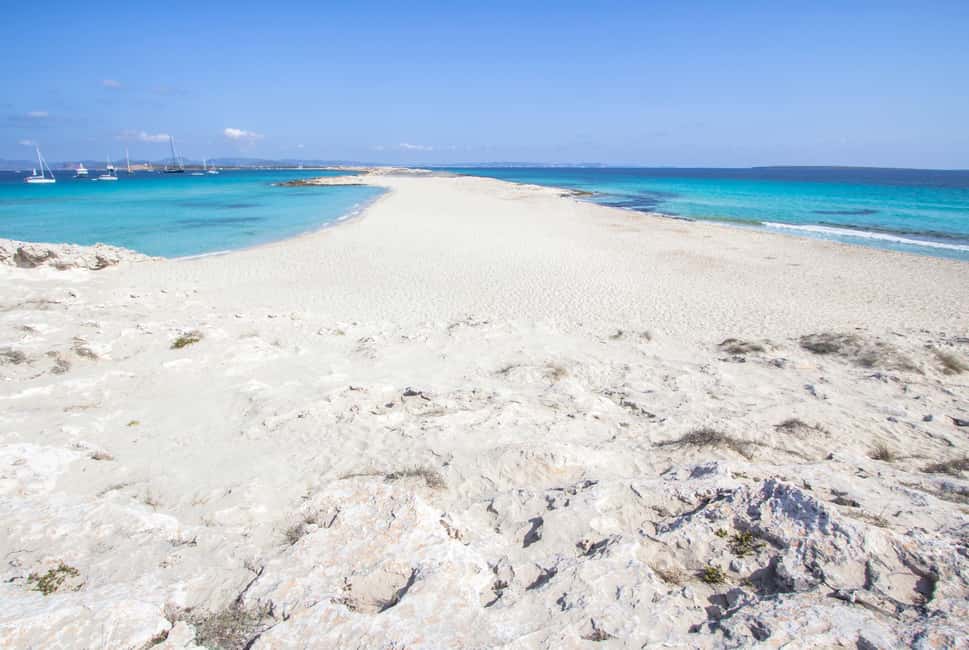 Image N°49 de Ibiza : croisière premium d'une journée à Formentera en catamaran activité à Sant Josep de sa Talaia, publiée par le prestataire