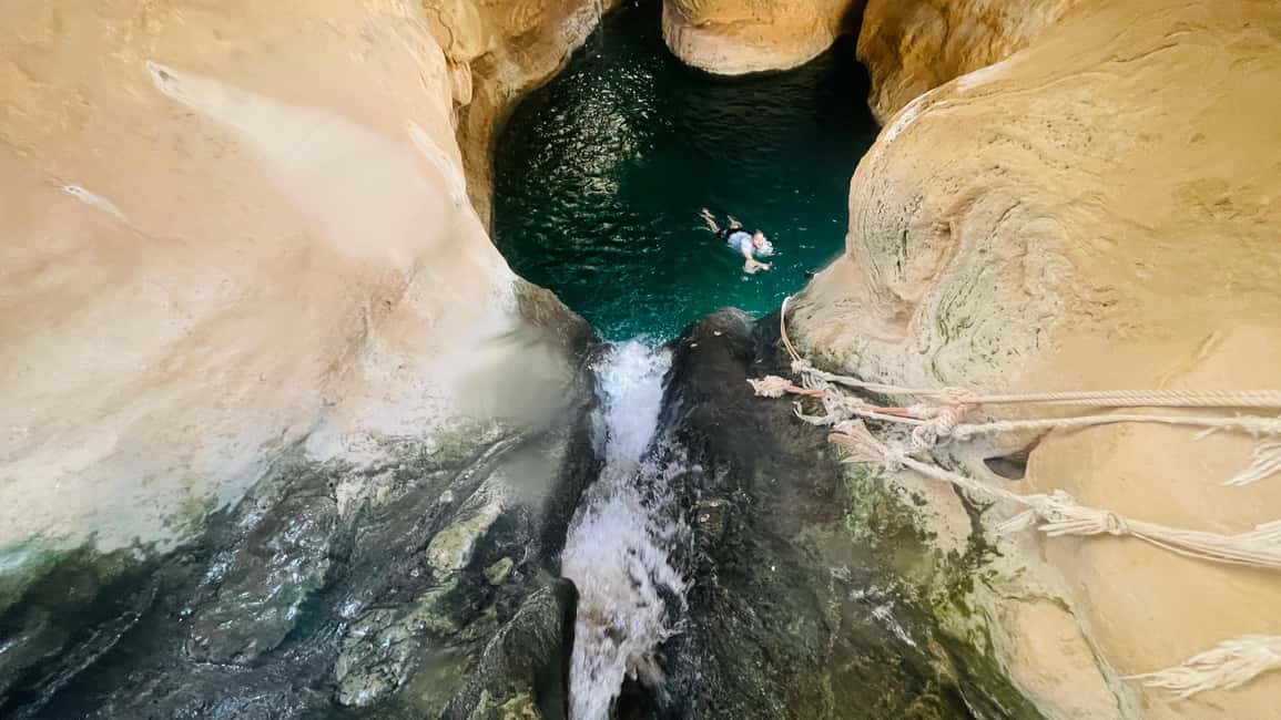 Immagine nº 43 di Muscat: escursione di un'intera giornata a Wadi Shab, grotta romantica e sinkhole attività a Regione al-Sharqiyya, caricata dal fornitore