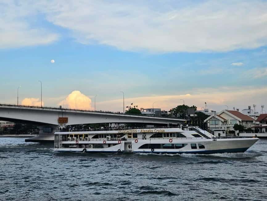image n.25 of Bangkok: Chao Phraya Booze Cruise With Unlimited Drinks activity in Bangkok, uploaded by supplier