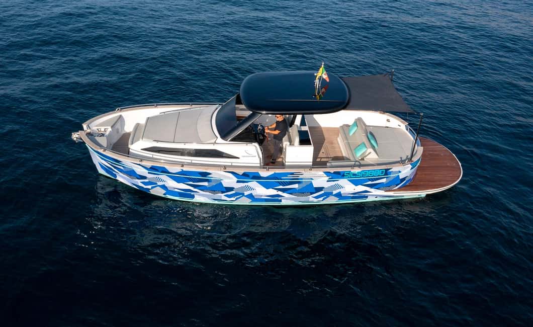 image n.18 of Capri private boat tour from sorrento on Gozzo 35 activity in Anacapri, uploaded by supplier