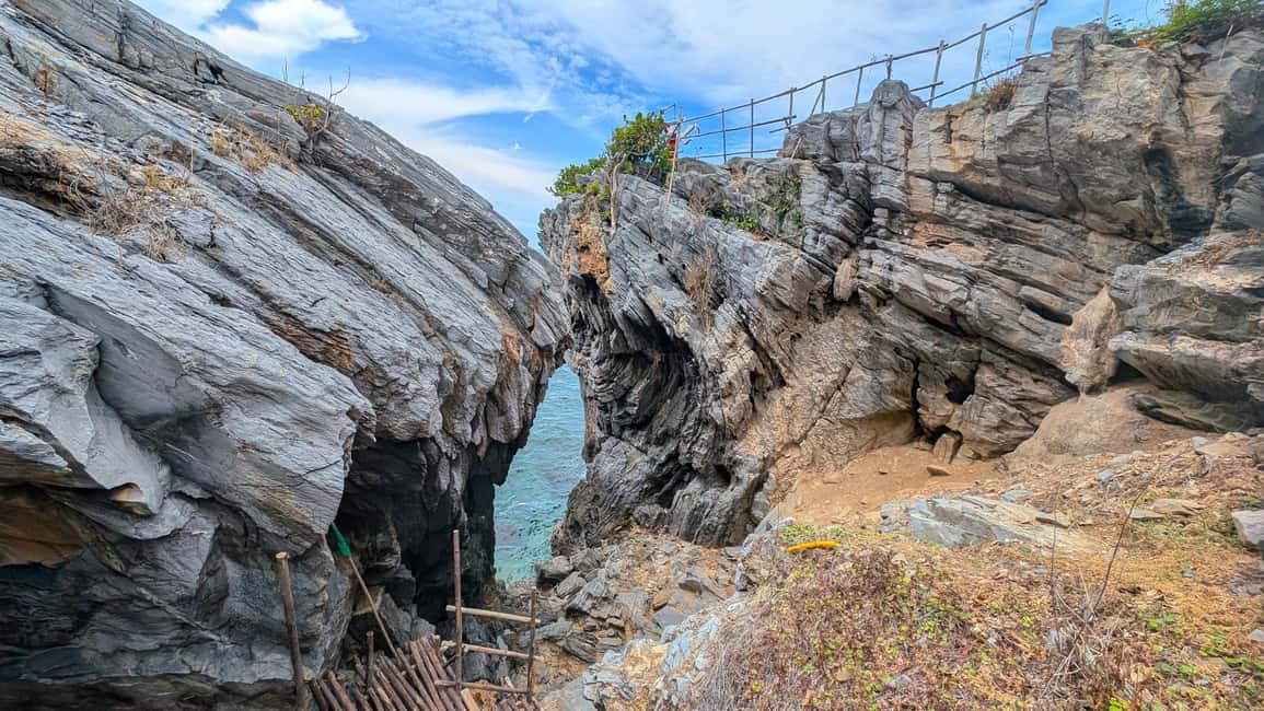 Bild Nr. 14 von Von Pattaya aus: Tagestour Koh Sichang Island mit Tuktuk Tour Aktivität in Bangkok, hochgeladen vom Anbieter