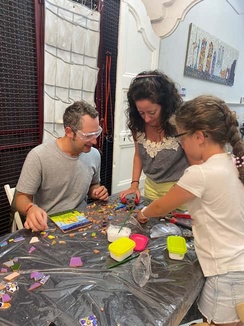 Bild Nr. 13 von Barcelona: Mosaikkurs in Trencadís - Lerne Gaudís Technik Aktivität in Barcelona, hochgeladen vom Anbieter
