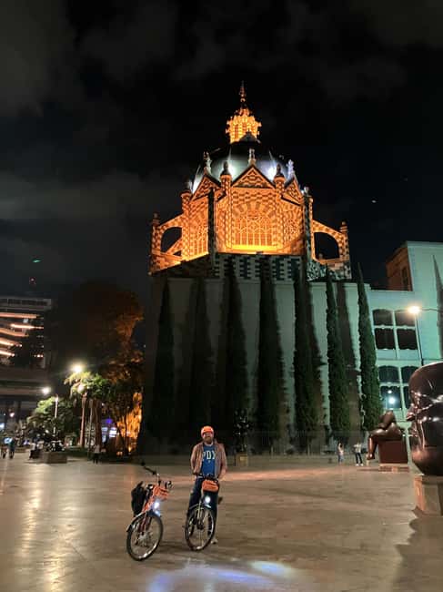imagem n.15 de Medellín: Anda de E-Bike como um local com lanche incluído atividade em Medellín, carregada pelo fornecedor