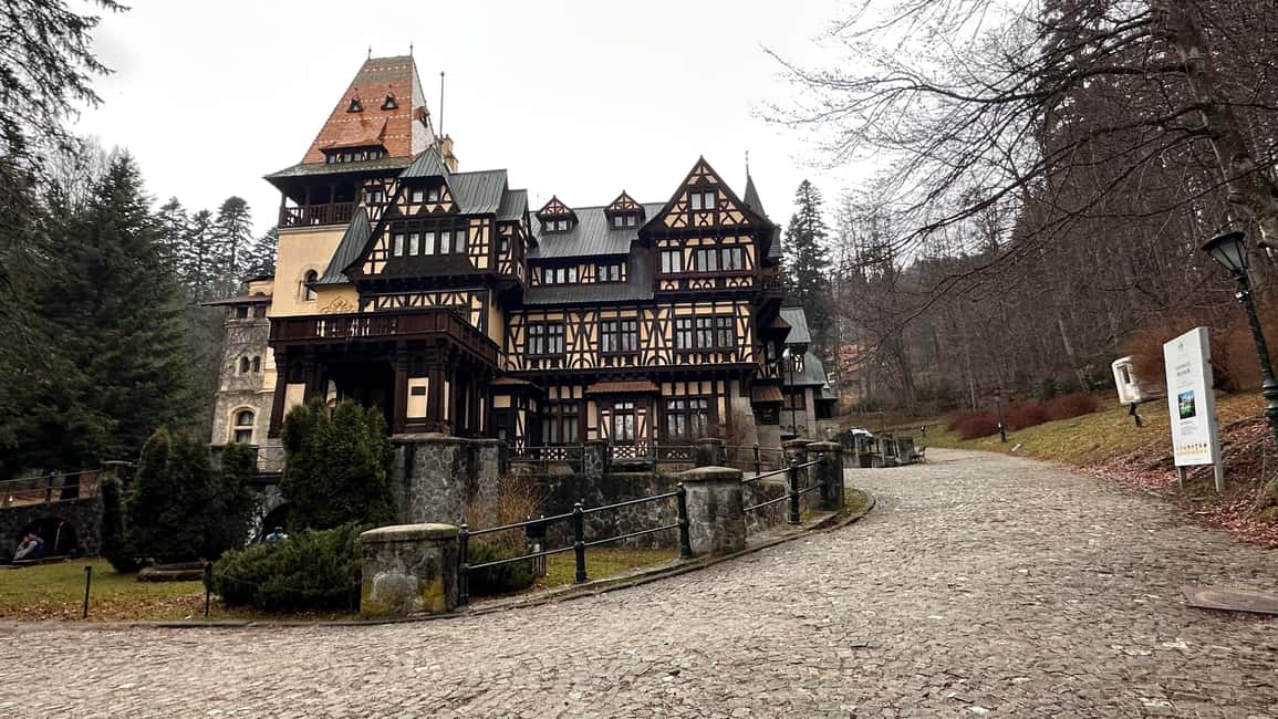 image n.8 of Brașov: Bran, Râșnov, and Peleș Castles Tour with Guide activity in Brasov, uploaded by supplier