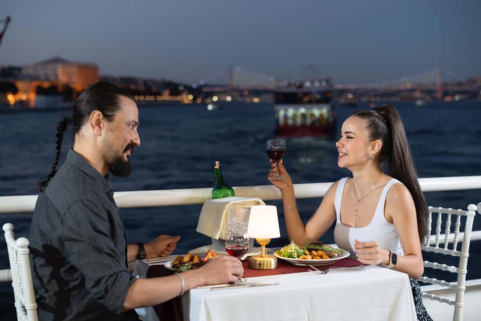 bild nr.56 av Istanbul: Middagskryssning på Bosporen med turkisk nattföreställning aktivitet i Istanbul, uppladdad av arrangören