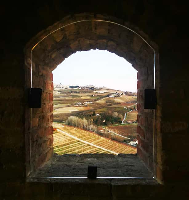billede nr.8 af aktiviteten Fra Milano: Barolo-vinsmagning, Alba-tur og slotsbesøg i Milano, uploadet af udbyder