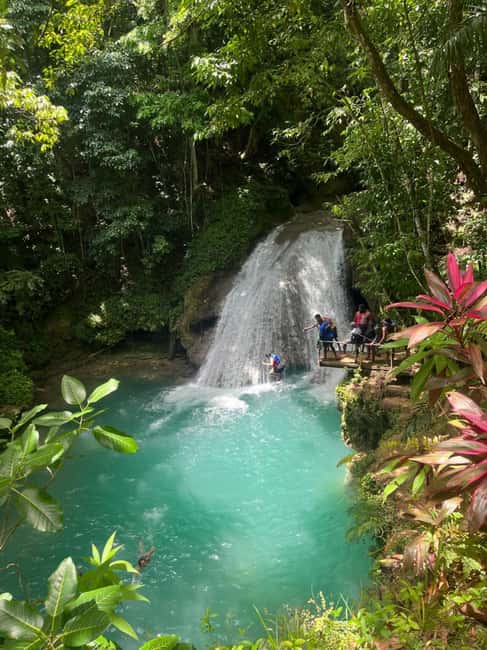 imagem n.3 de Ocho Rios: Blue Hole e passeio turístico atividade em Jamaica, carregada pelo fornecedor