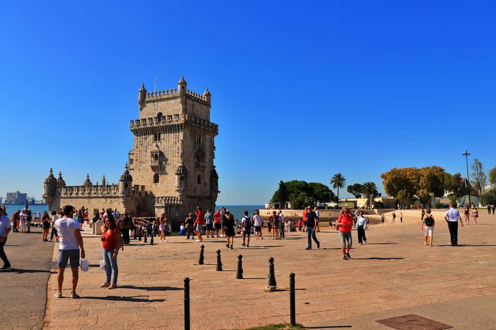 imagem n.4 de LISBOA: Passeios incríveis de Tuktuk com um guia local português atividade em Nazaré, Portugal, carregada pelo fornecedor