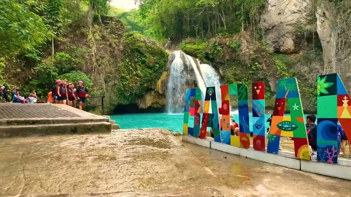 imagem n.19 de Cebu: Nadar com tubarões-baleia, Cascatas de Kawasan e Corrida das Sardinhas de Moalboal atividade em Badian, carregada pelo fornecedor