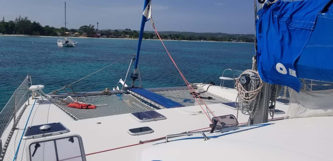 imagem n.2 de Transfer de táxi para o cruzeiro de catamarã em Negril a partir do Falmout Resort atividade em Negril, carregada pelo fornecedor
