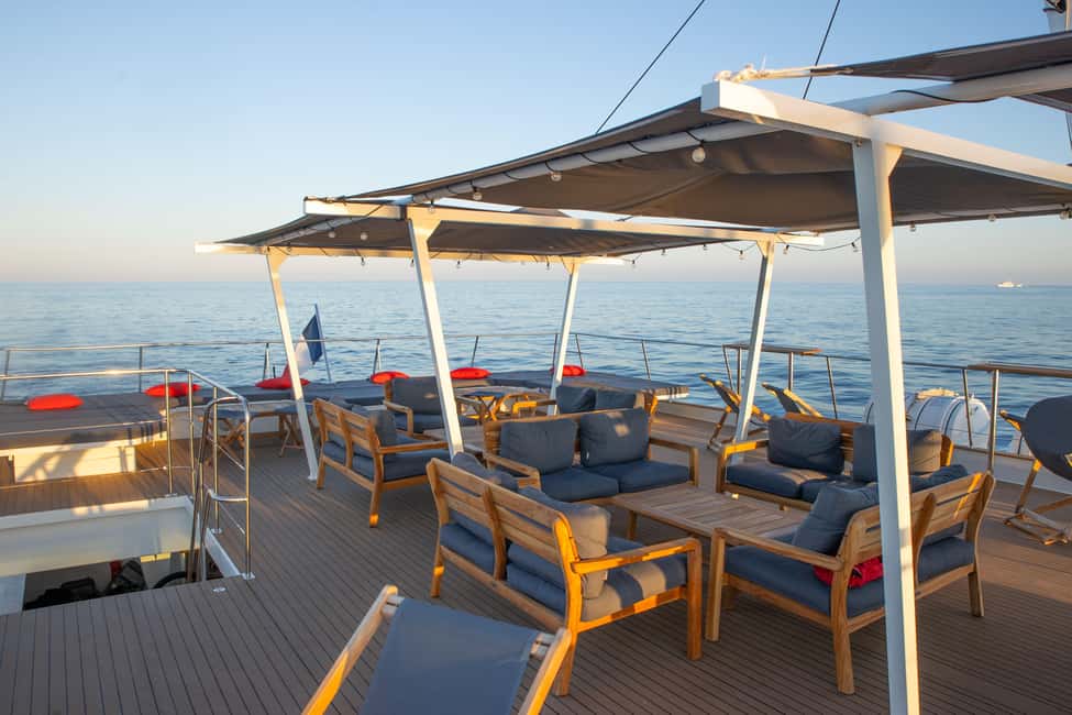 afbeelding n.4 van Marina Baie des Anges: Zonsondergang op zee op een Maxi Catamaran activiteit in Antibes, geüpload door aanbieder
