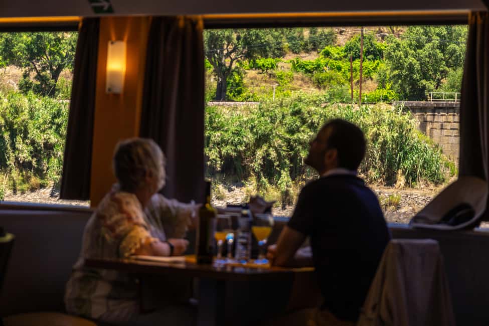 Image N°2 de De Porto : croisière sur la rivière Régua à Porto avec déjeuner à bord activité à Région Nord, Portugal, publiée par le prestataire