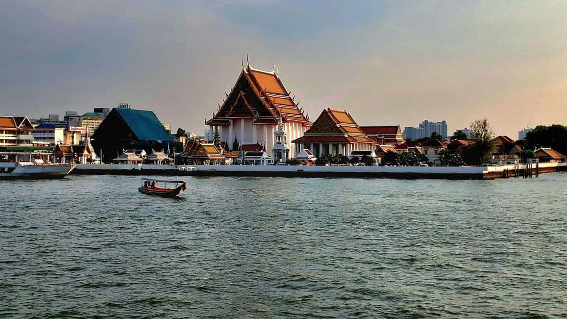 image n.6 of Bangkok: Chao Phraya Booze Cruise With Unlimited Drinks activity in Bangkok, uploaded by supplier