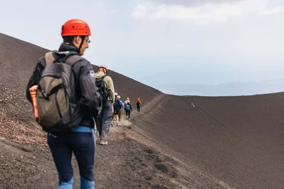 afbeelding n.13 van Etna: trektocht naar de topkraters met vulkaangids 3350 m activiteit in Catania, geüpload door aanbieder