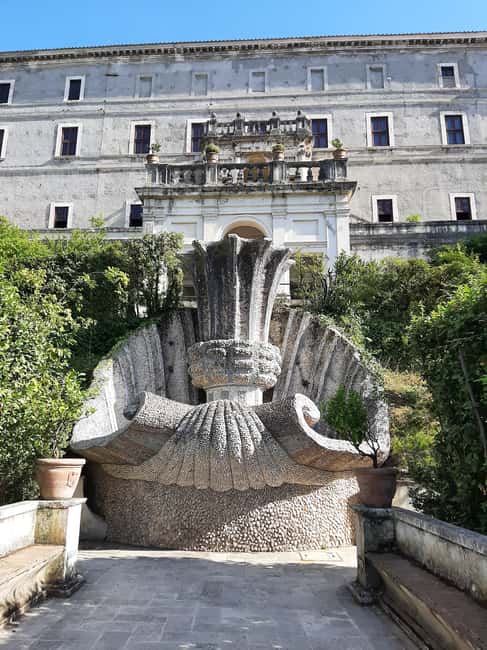 Immagine nº 20 di Da Roma: tour guidato di un giorno ai Giardini di Tivoli e alla Villa Adriana attività a Tivoli, Lazio, caricata dal fornitore