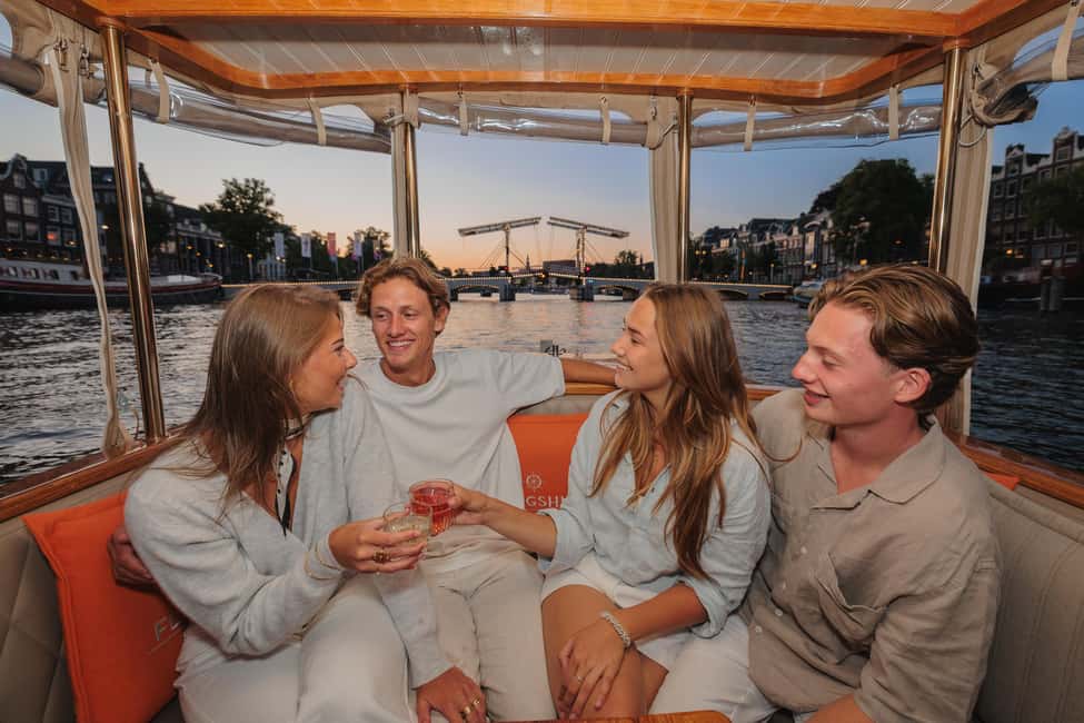 Image N°5 de Amsterdam : Croisière sur les canaux en soirée avec bar (ouvert) à bord activité à Amsterdam, publiée par le prestataire