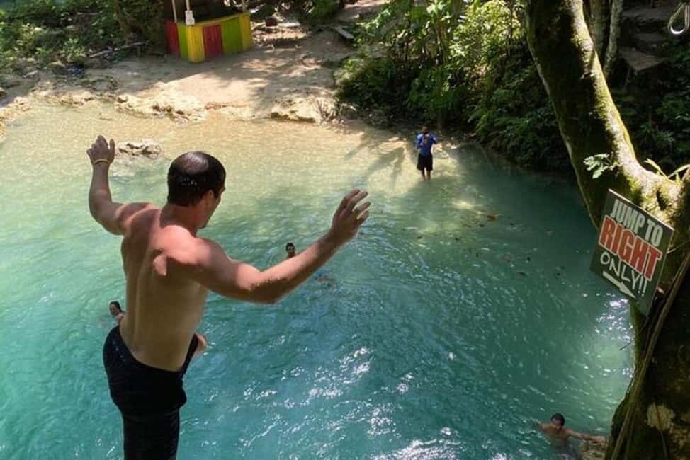 imagem n.8 de De Falmouth: Tour combinado de Blue Hole e River Tubing atividade em Clarendon, carregada pelo fornecedor