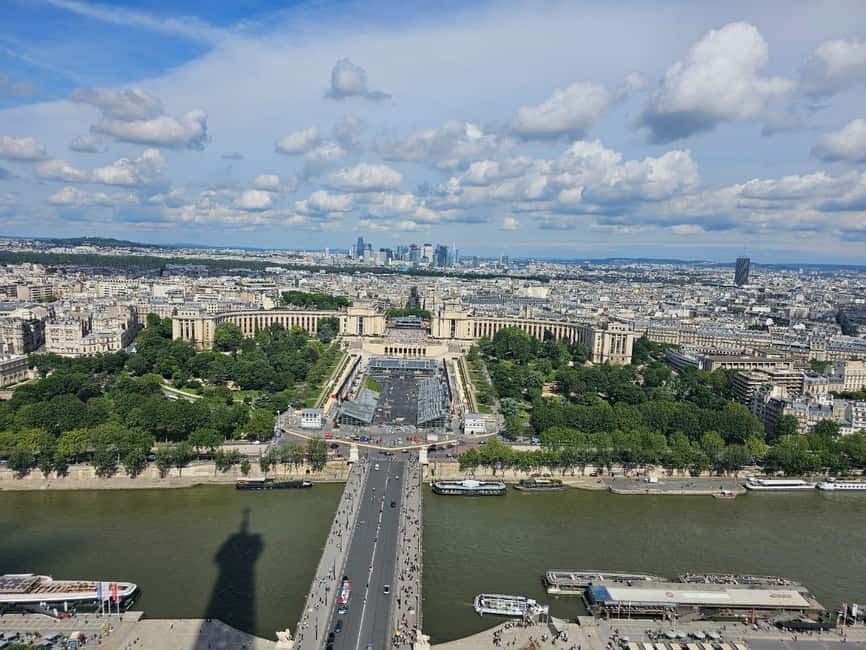 Image N°1 de Visite d'une jounée de Paris : Les lieux emblématiques et les sites photographiques étonnants activité à Paris, publiée par le prestataire