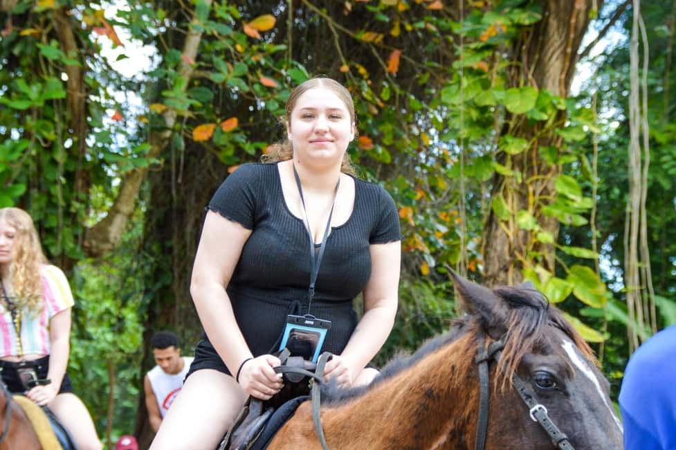 imagem n.5 de Ocho Rios: Blue Hole, White River Tubing e passeio a cavalo atividade em Jamaica, carregada pelo fornecedor