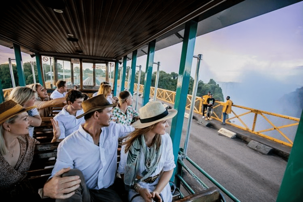 imagen n.º 1 de Cataratas Victoria: tranvía turístico actividad en Victoria Falls Town, subida por el proveedor