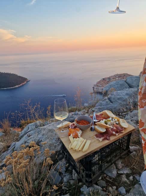 Image N°13 de Dubrovnik : Dégustation de vin au coucher du soleil à Panorama Point activité à Dubrovnik, publiée par le prestataire